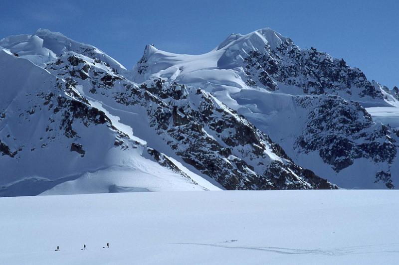 039 McKinley May 1987 Kahiltna Glacier.jpg